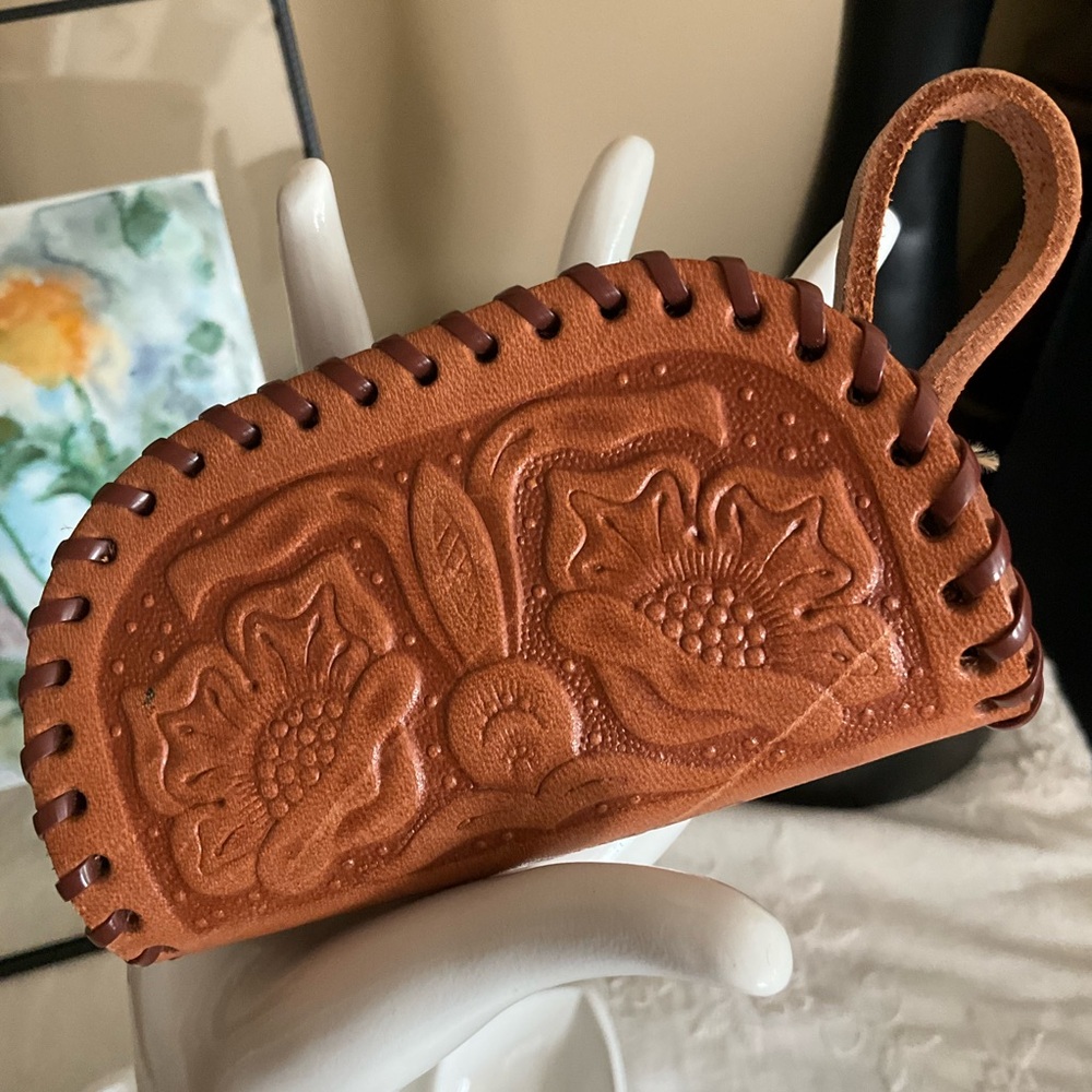 vtg SOUVENIR of LAS VEGAS Leather Coin Purse Zip Around Flowers Hand Tooled